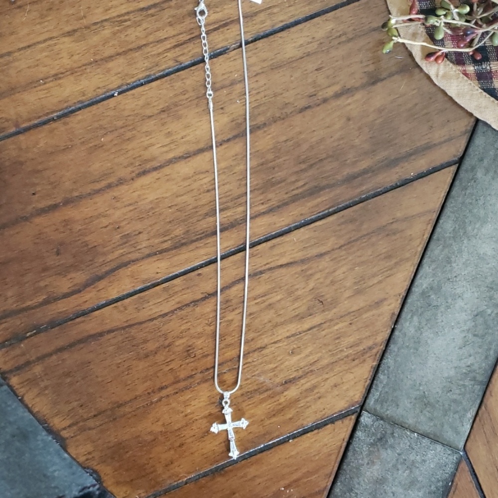 NWT. silvertone/crystal cross necklace